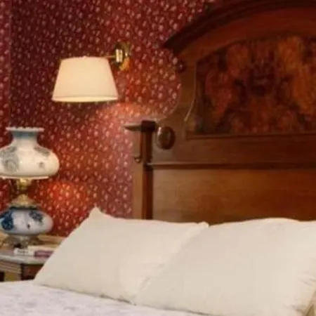 Inn At The Round Barn Farm